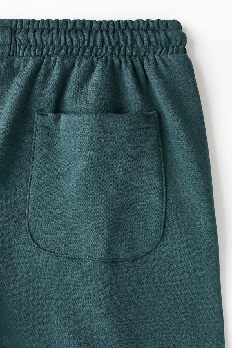 اتش اند ام شورت بقصة عادية